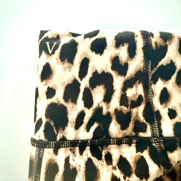 Victoria’s Secret Leopard Workout Leggings - Picture 5 of 5